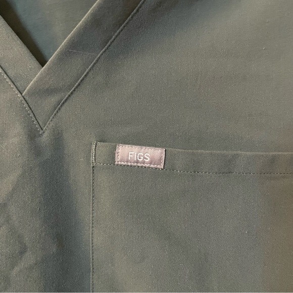 FIGS Scrub Top Green Medium - Picture 3 of 4